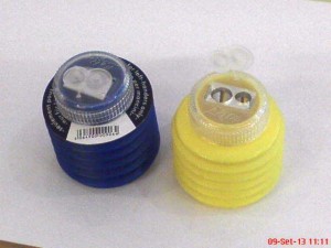 apontador para canhoto nas cores azul e amarelo